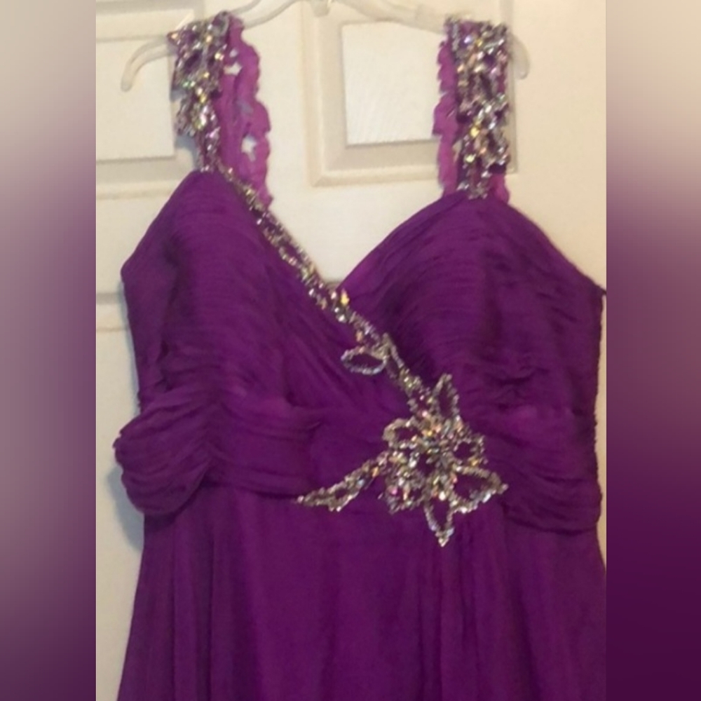 Mac Duggal long formal gown. Prom or Bal dress.